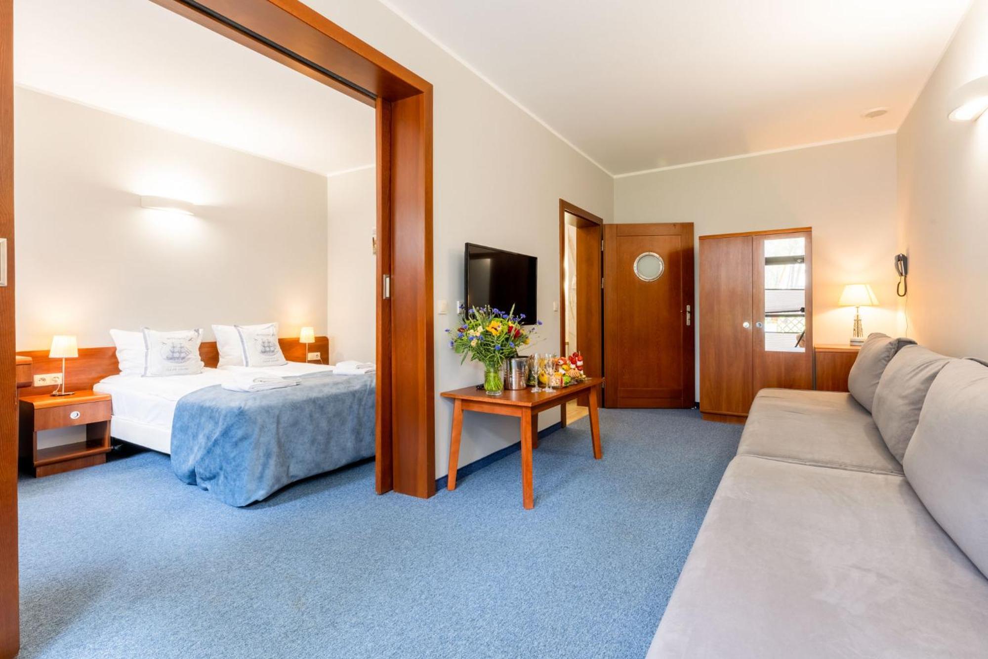 Columbus Hotel Rowy  Eksteriør billede
